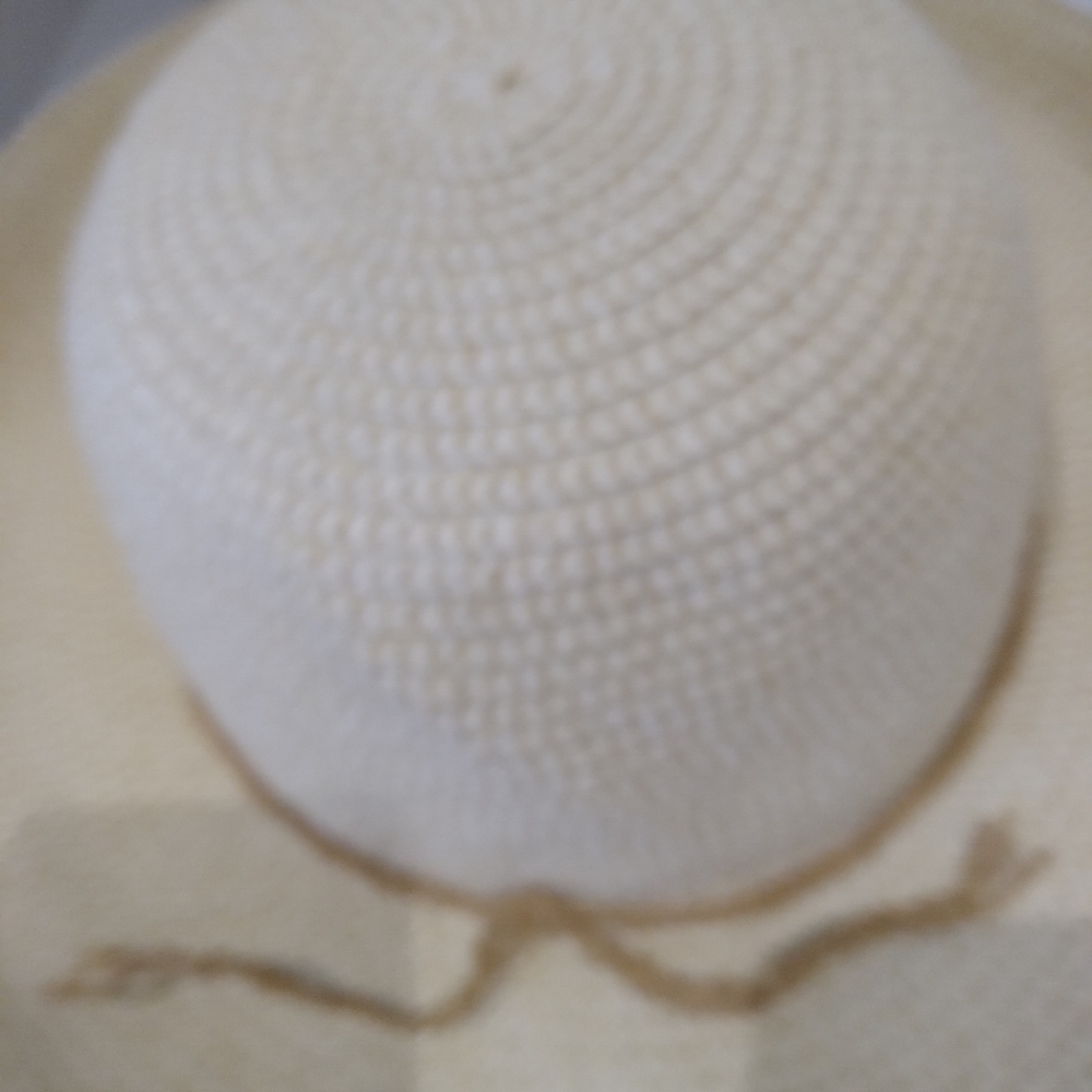 Adorable hat!🥰🏝🏖 - Picture 2 of 2